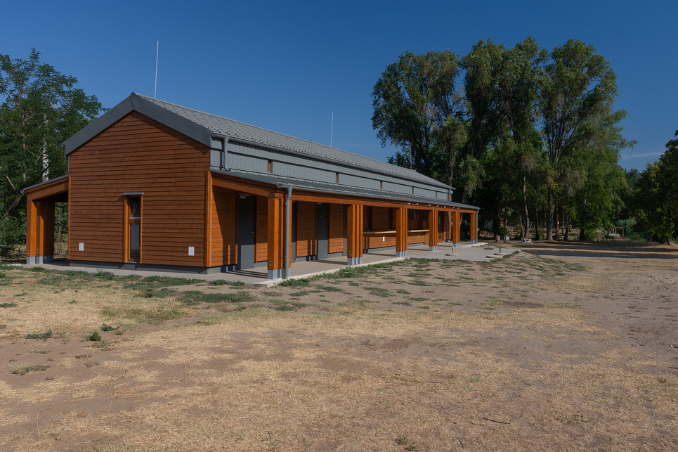 Pavilonépület a fóti Somlyó-tó partján. Tervező: Axis Építésziroda Kft. Fotó: Salamin Miklós
