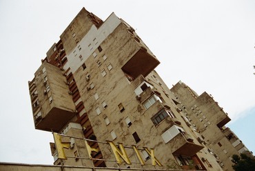 Blok 5, Podgorica, Montenegró. Tervezők: Vukota Tupa Vukotić, Mileta Bojović, 1977-1984. Fotó: Gellért Dániel
