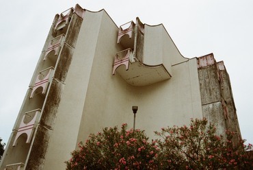 Novi Studentski Dom (Új diákszálló), Podgorica, Montenegró. Építész: Milan Popović, 1974-1978. Fotó: Gellért Dániel
