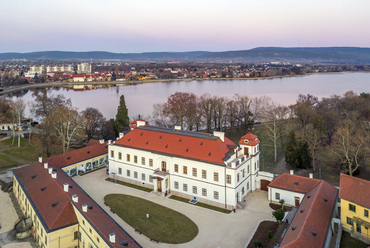 A tatai Eszterházy-kastély. Fotó: Gulyás Attila
