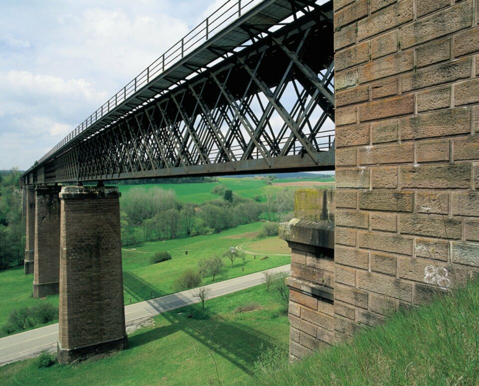 Kübelbach-völgyi viadukt; Freudenstadt, Baden-Württemberg; 1879 (forrás: https://www.denkmalpflege-bw.de/denkmale/bilderbogen/bruecken)
