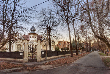 A cinkotai vasútvonal 1888-as átadása (ma: H8-as és H9-es HÉV) nyomán valóban elérhető közelségbe került Budapest belvárosához a mályásföldi térség, és a Kunkel Imre által megálmodott nyaralónegyed néhány év alatt kiépült.

 
