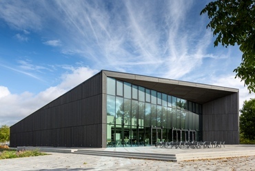 Tauber Philharmonie (Weikersheim, Németország). Építészet: HENN Stúdió (München, Németország). Felhasznált termék: Knauf Ceiling Solutions / DESIGNBOARD Wood. Fotó: Stefan Ernst. Forrás: Knauf Ceiling Solutions
