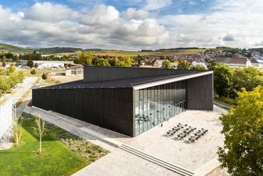 Tauber Philharmonie (Weikersheim, Németország). Építészet: HENN Stúdió (München, Németország). Felhasznált termék: Knauf Ceiling Solutions / DESIGNBOARD Wood. Fotó: Stefan Ernst. Forrás: Knauf Ceiling Solutions
