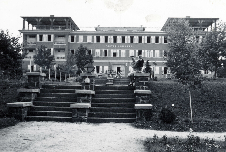 Balatonalmádi, Széchenyi sétány 7., Postás üdülőház, 1940. Forrás: Fortepan 226197 / Csókay Ágnes
