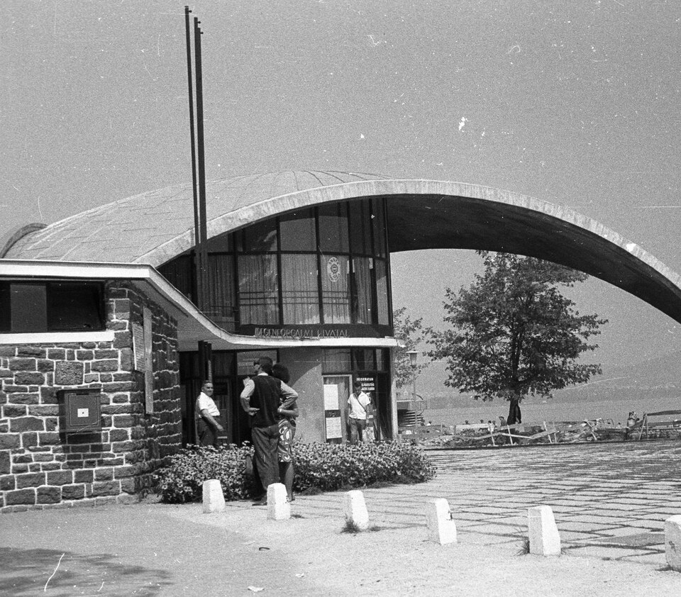 Tihany, hajóállomás, posta, 1963. Forrás: Fortepan 46019 / Krasznai Gyula
