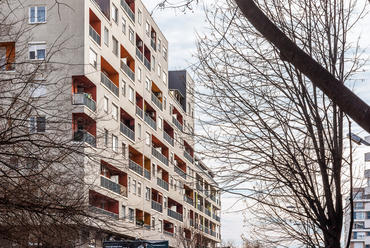 A Hungária Körút felé haladva ismét a monumentális lakótömböké a főszerep. A több ütemben épült Metrodom City Home nem csak a kerület, de egész Budapest egyik legnagyobb lakásépítési beruházása, összesen 1735 lakással.  
