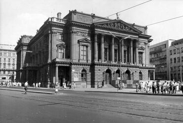 A Blaha Lújza téri színházépület, 1961-ben // Fortepan/Budapest Főváros Levéltára Levéltári jelzet HU_BFL_XV_19_c_11
