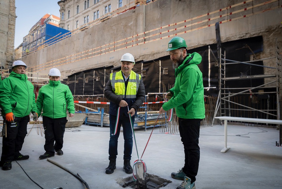 Időkapszulát helyeztek el az Agrárminisztérium megújuló, Kossuth téri épületében