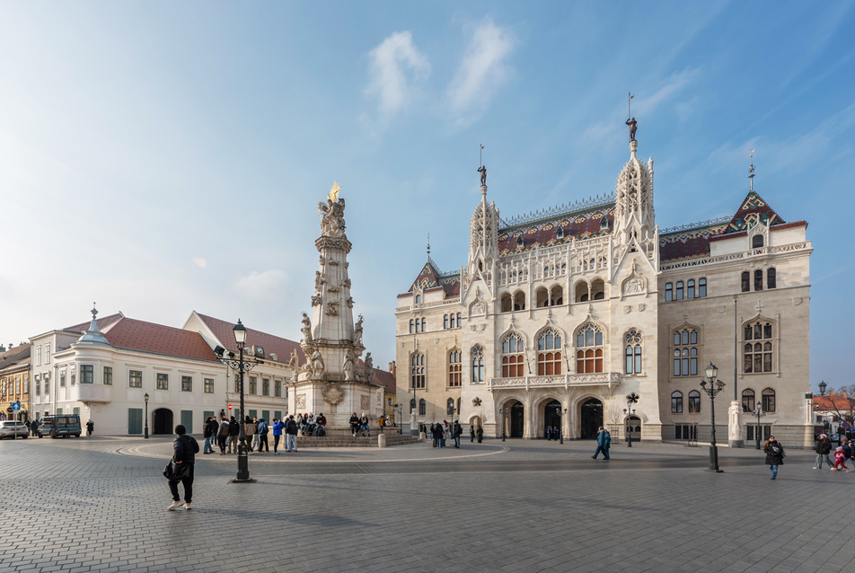 A Budai vár formát öltő régi-új épületei