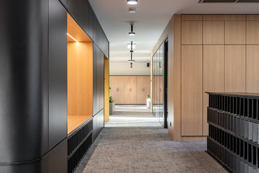 A Magyar Doka Kft. megújult irodája. Tervező: UPPER Design Studio. Fotó: Hlinka Zsolt
