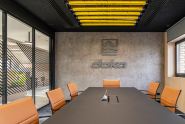 A Magyar Doka Kft. megújult irodája. Tervező: UPPER Design Studio. Fotó: Hlinka Zsolt
