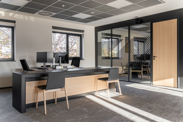 A Magyar Doka Kft. megújult irodája. Tervező: UPPER Design Studio. Fotó: Hlinka Zsolt
