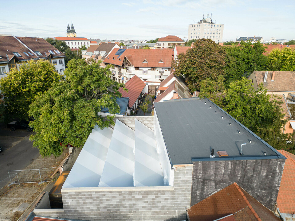 Debrecen, Szárító közösségi tér légifelvétele. Fotó: Palkó György. Forrás: Építészfórum archívuma