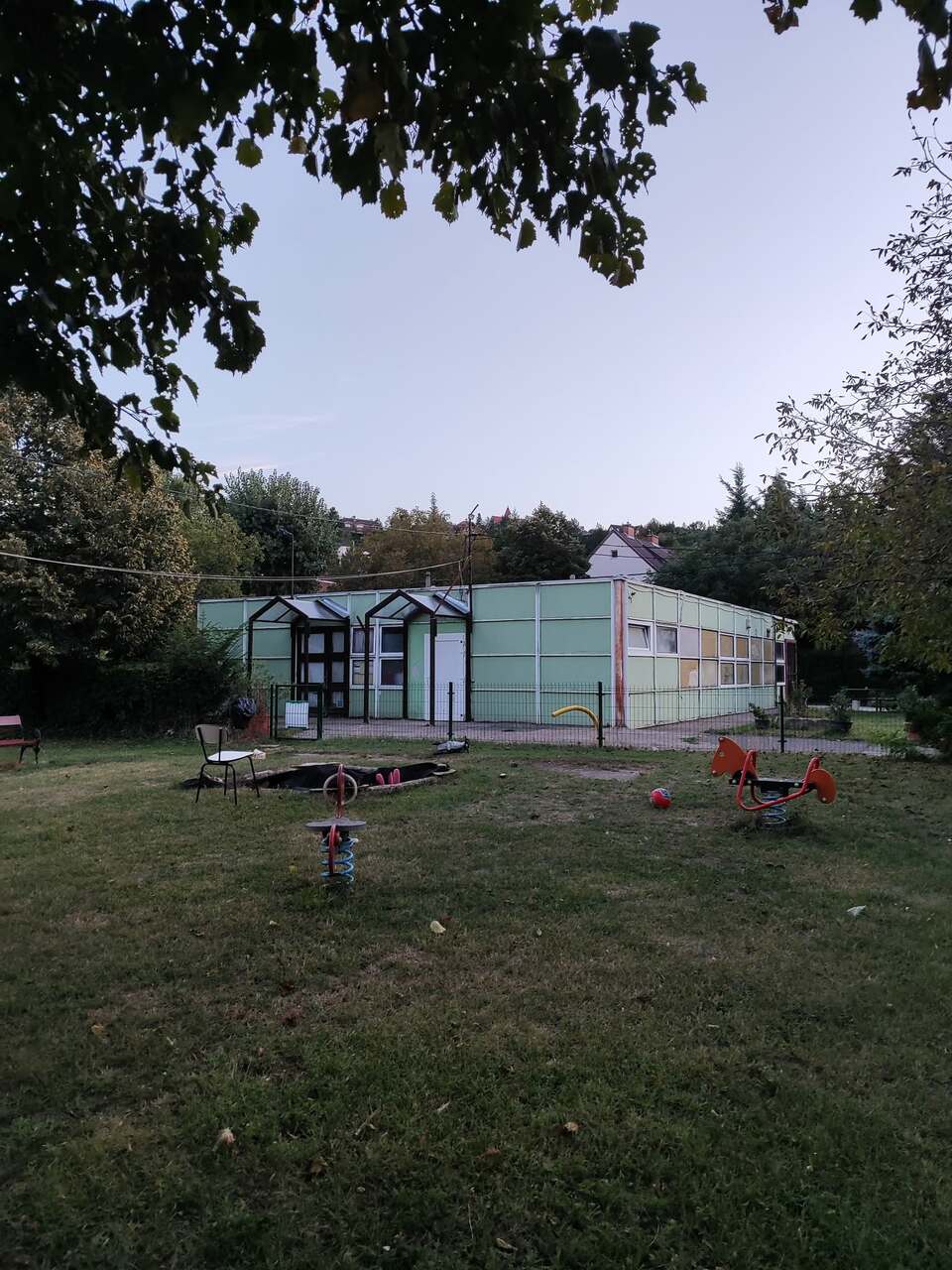 A központi panel épület jelenlegi állapota. Fotó: Kiss-Mihály Eszter, Papp Zoé Beáta
