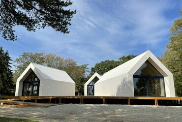 Páricsy és Társai Építésziroda: Pavilon a révfülöpi parton. Fotó: Építészfórum archívum
