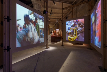 Alternative Urbanism: The Self-Organized Markets of Lagos. Fotó: Andrea Avezzù/La Biennale di Venezia
