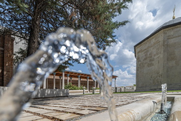 Ritkán hasal le valaki, hogy úgy nézze a kerteket, én mégis azt javaslom, térj le az útról, ha kell. Vezető tervező: Andor Anikó
