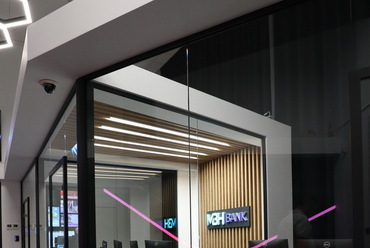 MBH Bank iroda üveg válaszfal. Forrás: Dual Glass
