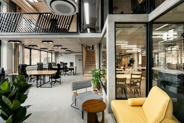 PuzlCowOrKing Budapest. Forrás: Az Év Irodája Kft. 
