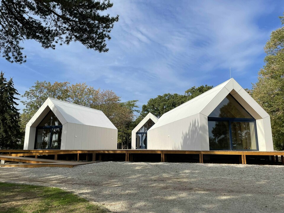 Páricsy és Társai Építésziroda: Pavilon a révfülöpi parton. Fotó: Építészfórum archívum
