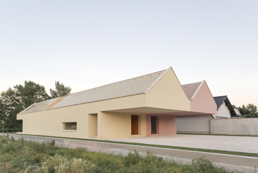 Twin House, Vitnyéd / Pei Yong, WY Design

