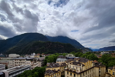 Panoráma a Bozen-Bolzanoi Szabad Egyetem teraszáról. Fotó: Hulesch Máté
