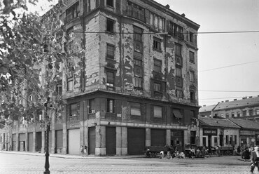 Teleki László tér - Dobozi utca sarok, 1957. Forrás: Fortepan / UVATERV
