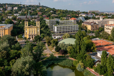 Látvány. 

A Vikár és Lukács Építész Stúdió I. helyezést elért pályaműve az MSZMP egykori Villányi úti pártépületének átalakítására.
