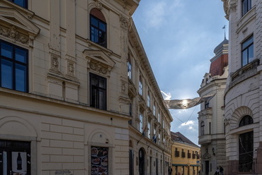 Széchenyi tér  – Az előbbire talán legjobb a a tér egyik sarkában levő miniamfiteátrum. // vezető tájépítész tervező: Balogh Péter István
