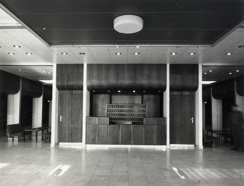 Recepció a bejárattal szemben – Penner Gyuláné, 1973. Forrás: Virtuális leletmentés
